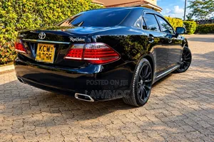 Toyota Crown 2012 Black