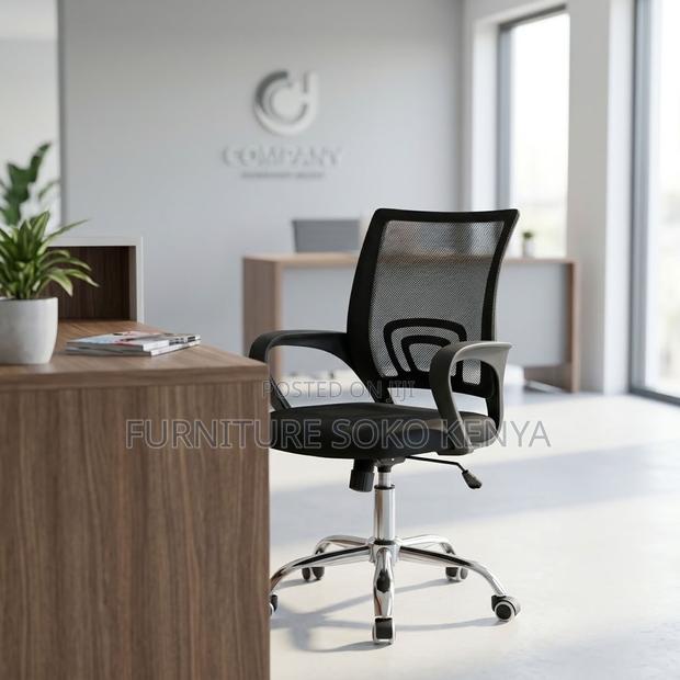 Task Chair : Mid-Back Clerical Mesh Office Chair - main view