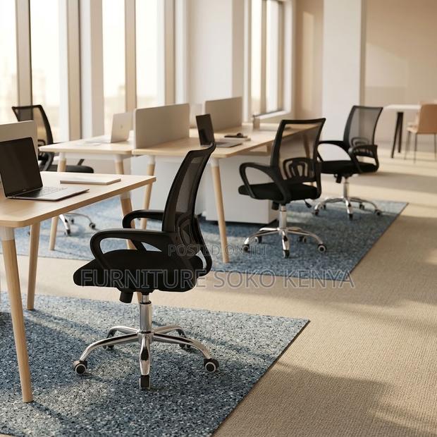 Task Chair : Mid-Back Clerical Mesh Office Chair - thumbnail 3