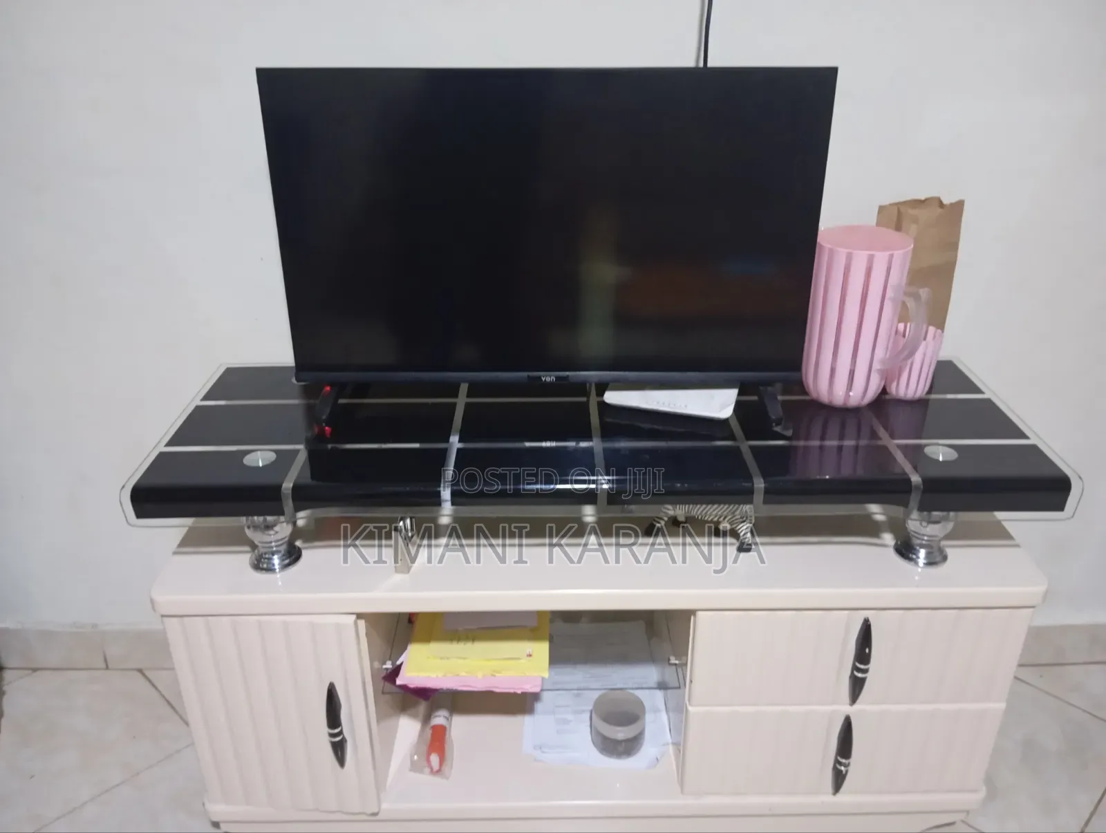 5-Seater Sofa, TV Stand, and 32-Inch Von TV.