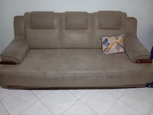 5-Seater Sofa, TV Stand, and 32-Inch Von TV.