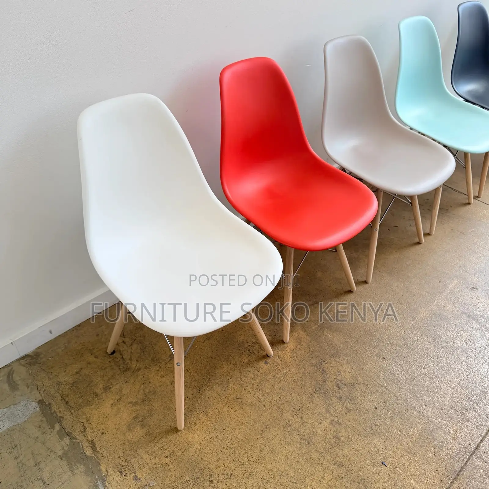Dining Seat : Multi-Colored Plastic Eames-Style Dining Chairs