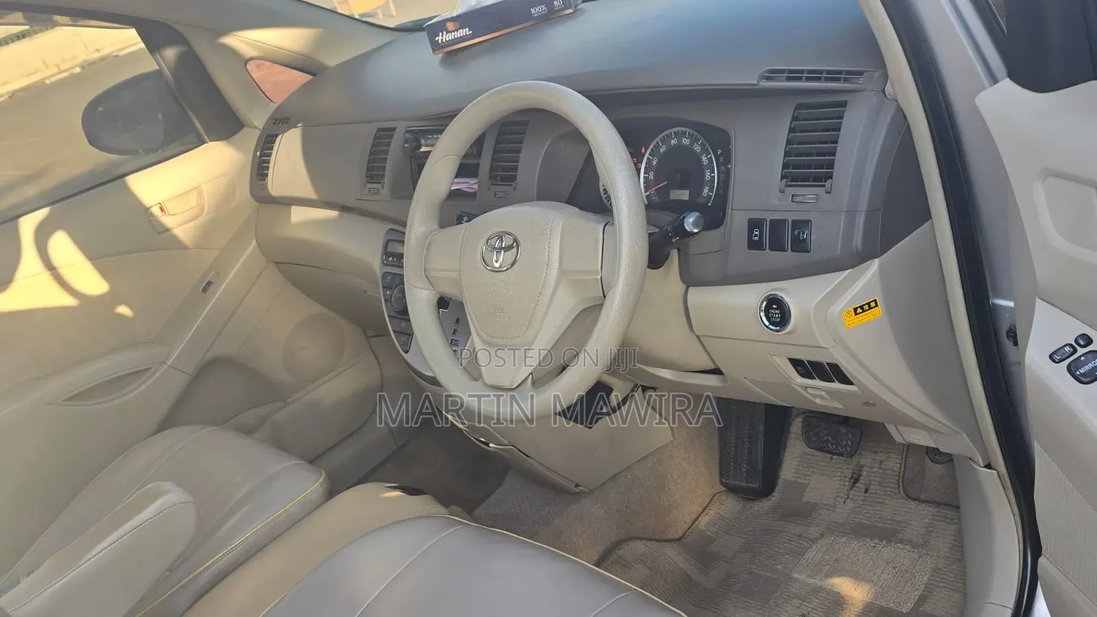 Toyota ISIS 2014 Silver