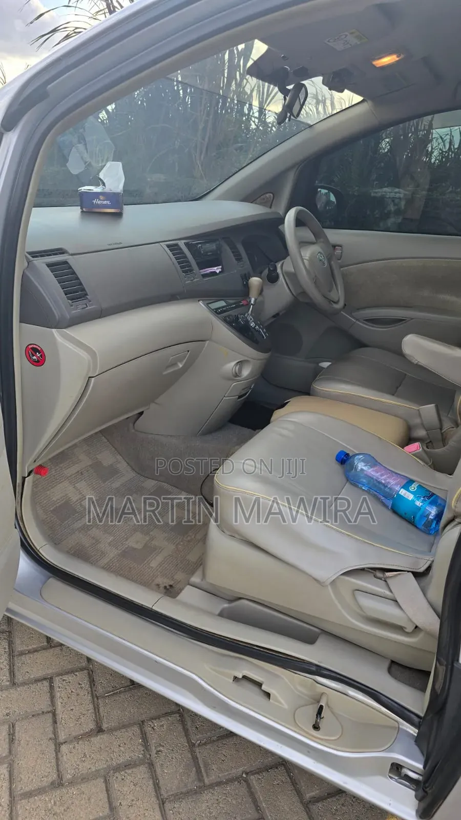 Toyota ISIS 2014 Silver