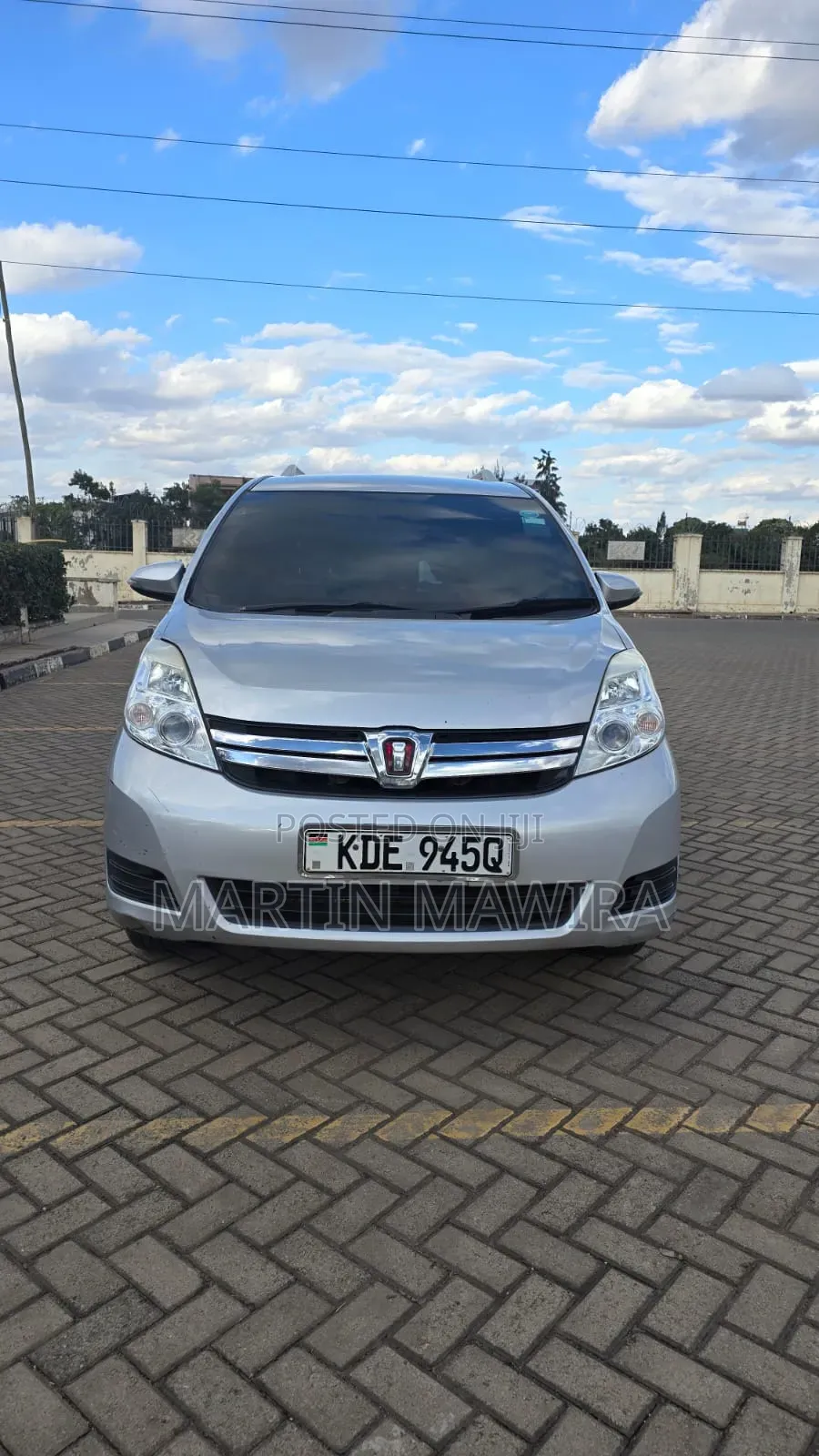 Toyota ISIS 2014 Silver