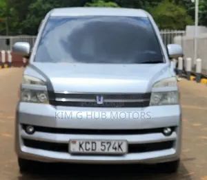 Toyota Voxy 2006 Silver