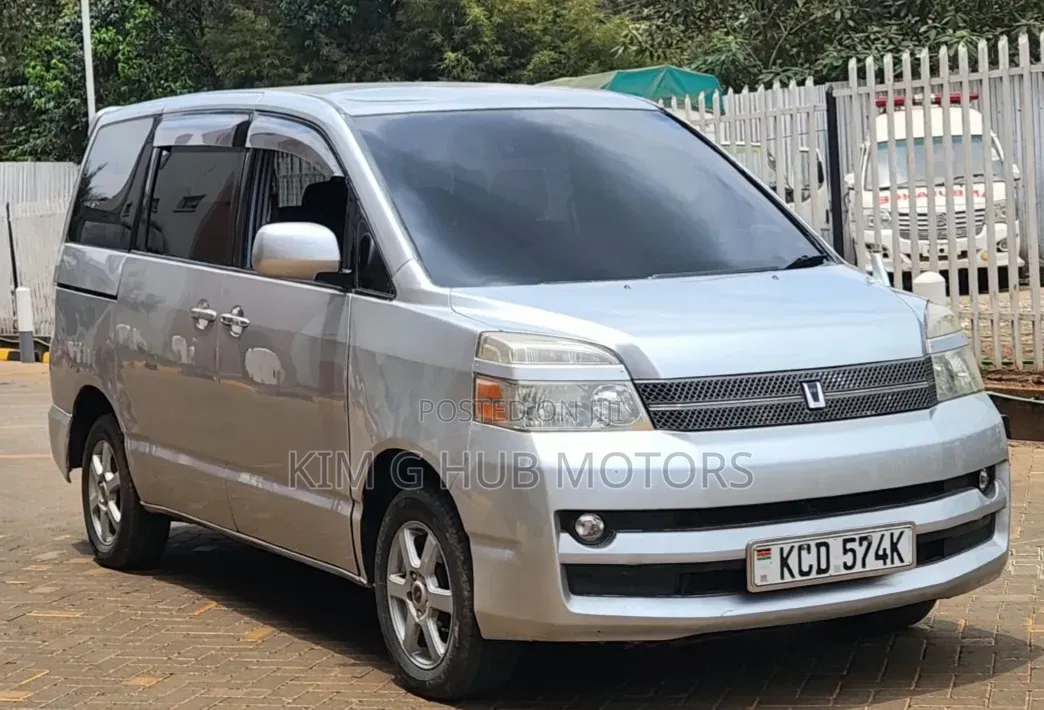 Toyota Voxy 2006 Silver