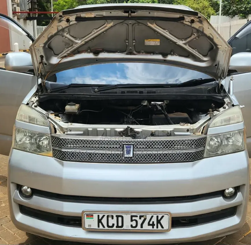 Toyota Voxy 2006 Silver