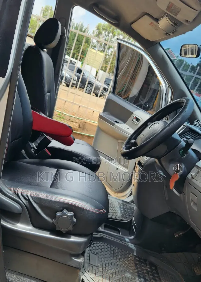 Toyota Voxy 2006 Silver