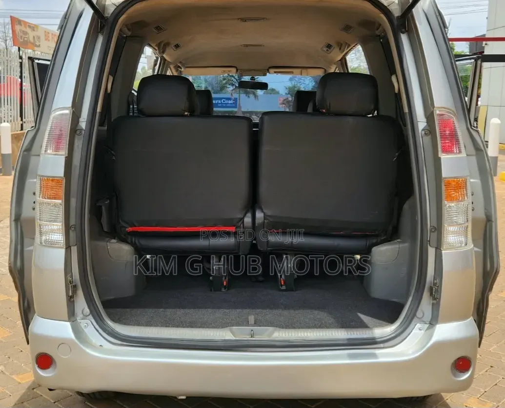 Toyota Voxy 2006 Silver