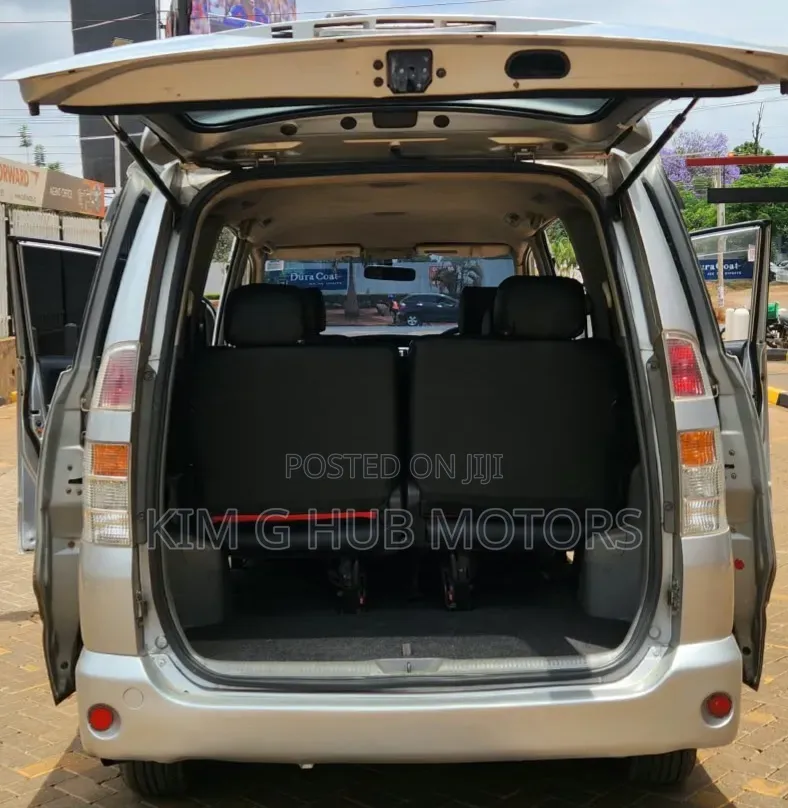 Toyota Voxy 2006 Silver