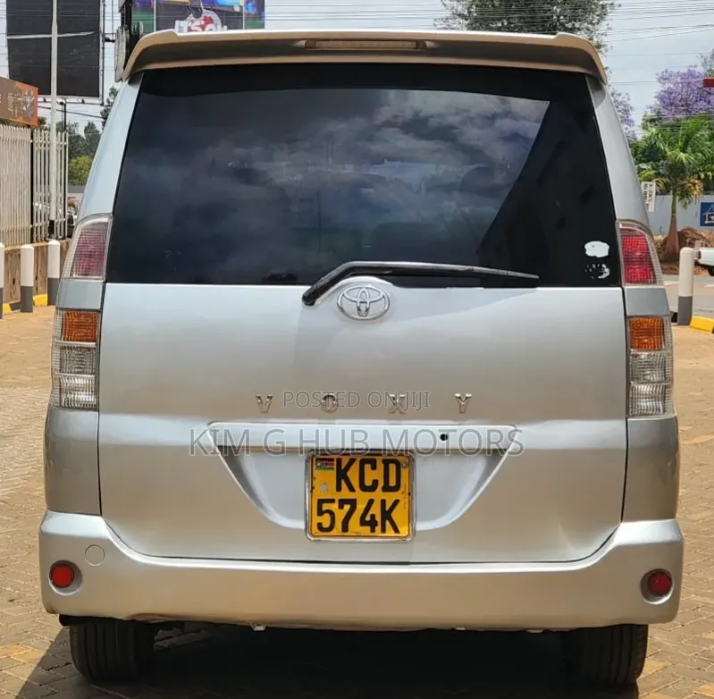 Toyota Voxy 2006 Silver