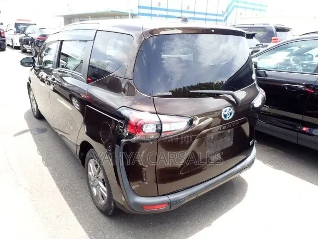 Toyota Sienta 2019 Brown