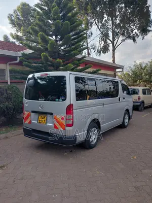 Toyota HiAce 2014 Silver