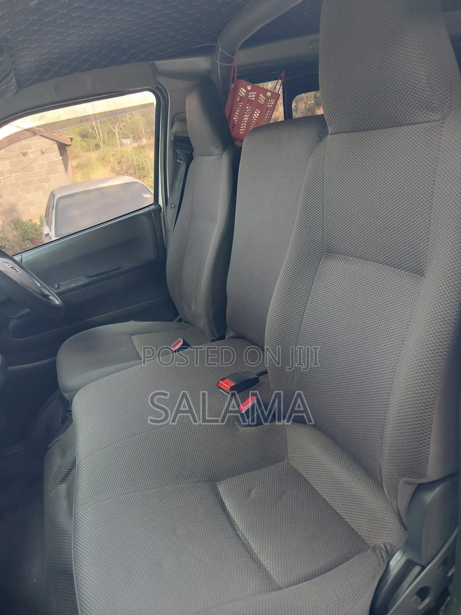 Toyota HiAce 2014 Silver