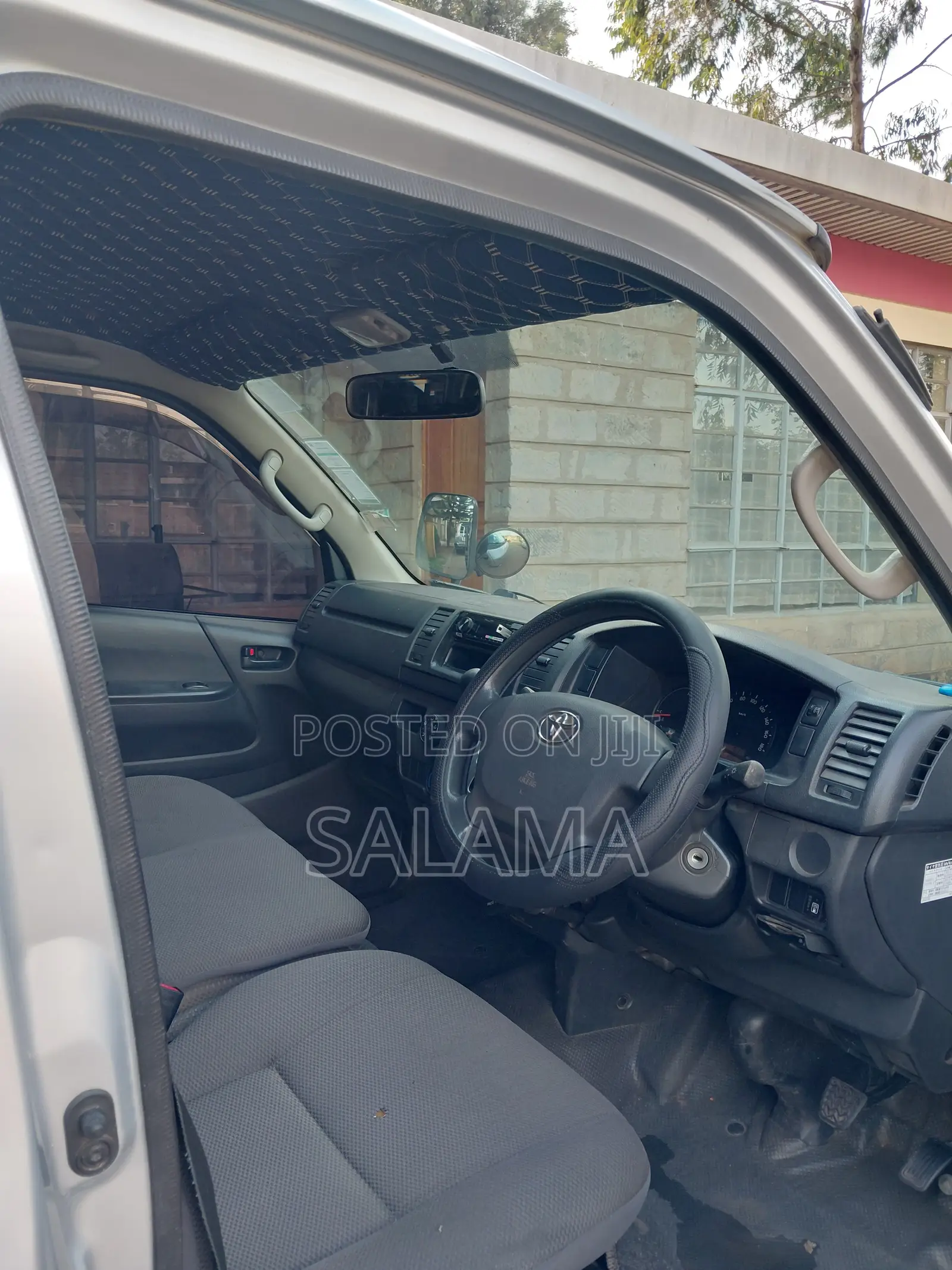 Toyota HiAce 2014 Silver