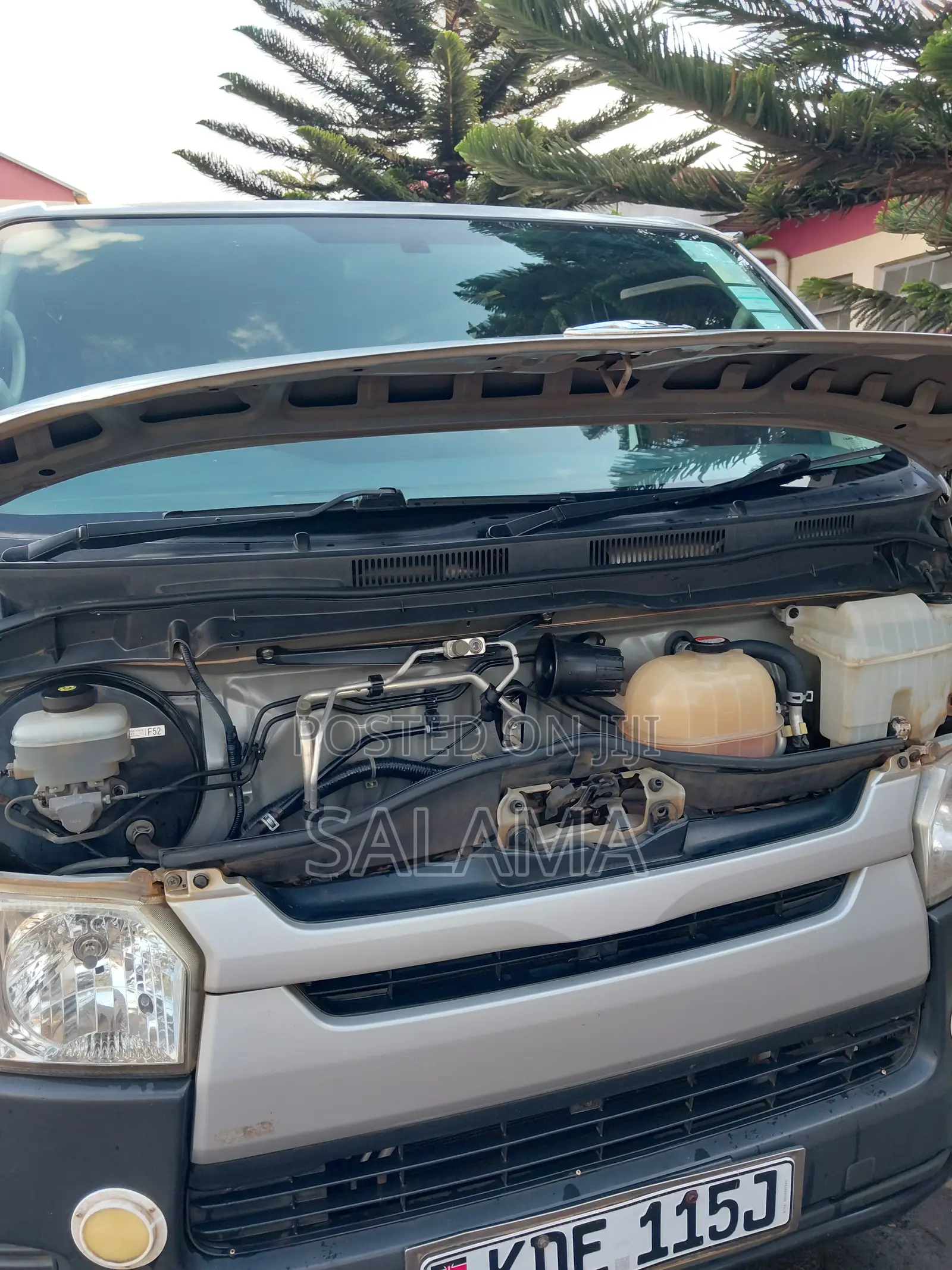 Toyota HiAce 2014 Silver