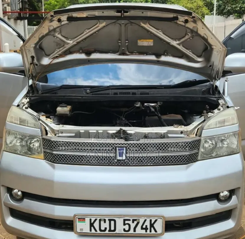 Toyota Voxy 2006 Silver