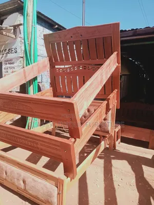 Wooden Bed 5x6 Clear Varnish