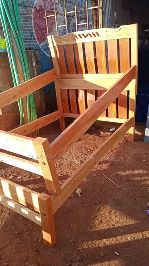 4x6 Clear Varnish Bed