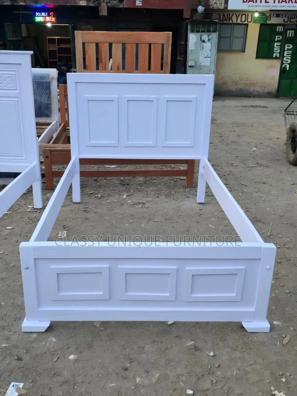 White Panelled Bed 4x6