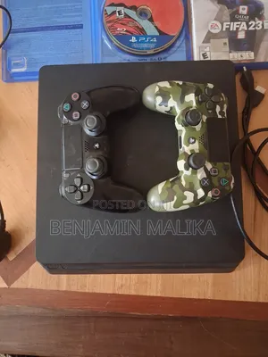 Play Station 4 Slim