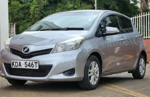 Toyota Vitz 2013 Silver