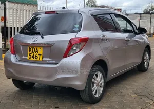 Toyota Vitz 2013 Silver