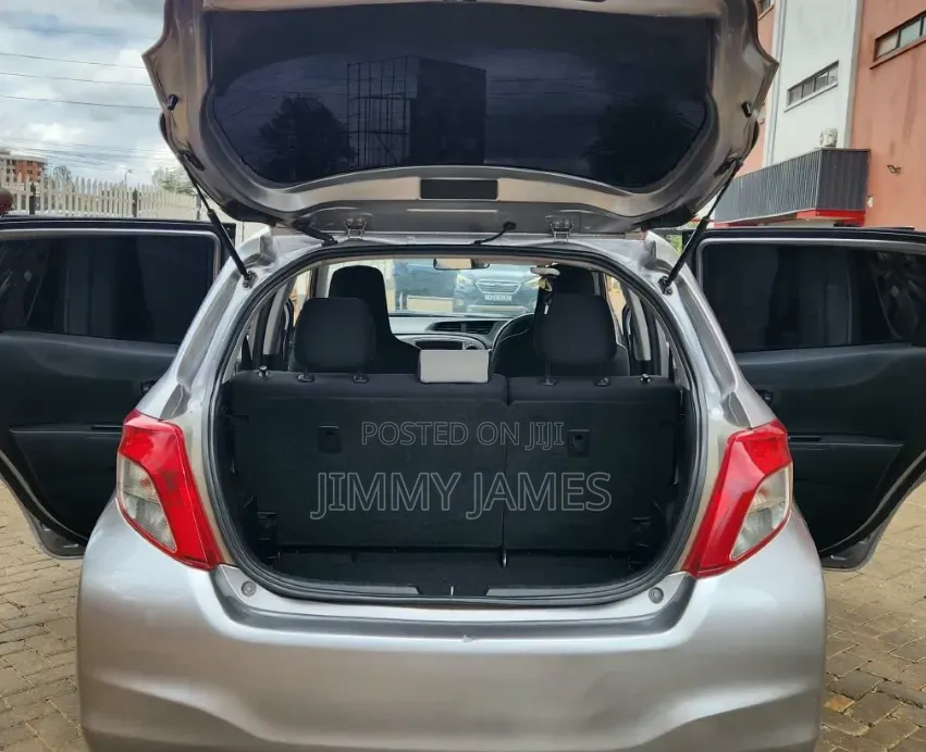 Toyota Vitz 2013 Silver