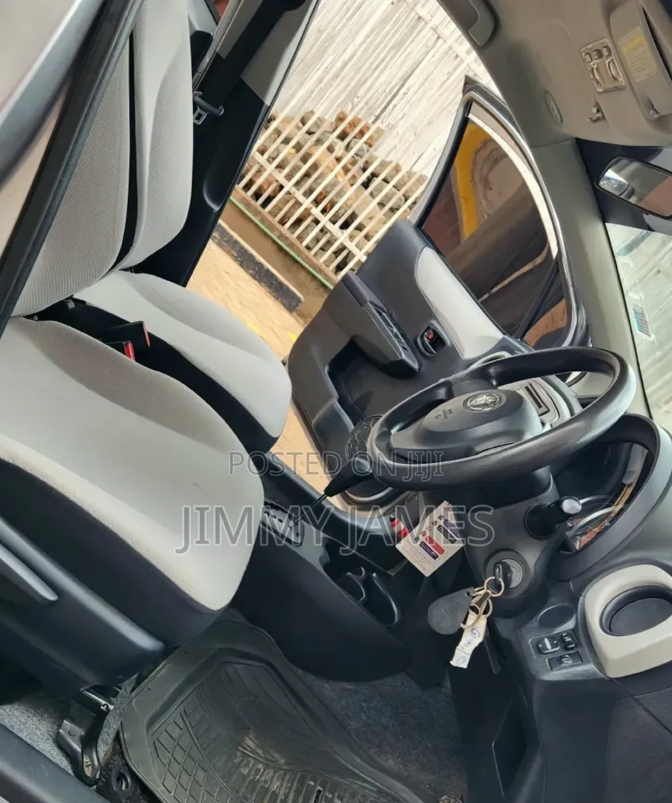 Toyota Vitz 2013 Silver