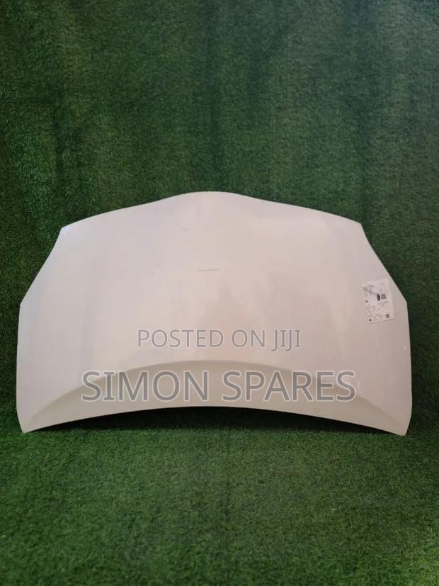 Bonnet Toyota Prius 2012