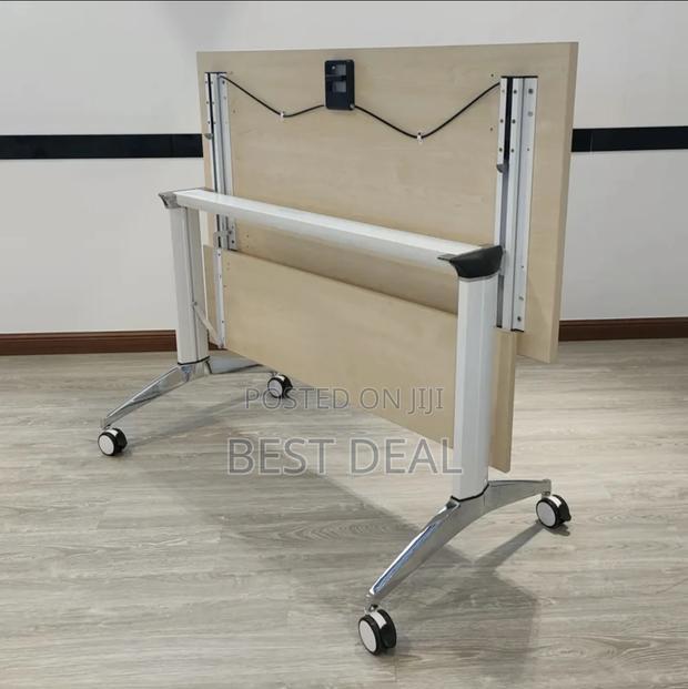 Foldable Table - thumbnail 2