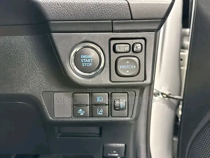 Toyota Axio 2020 Silver