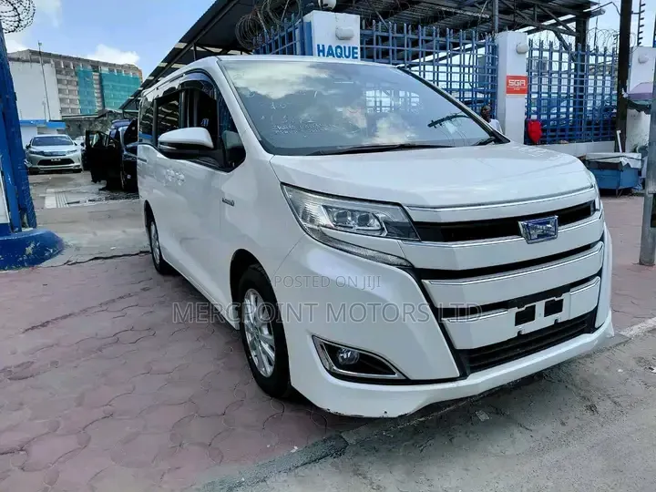Toyota Noah 2019 Off white