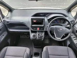 Toyota Noah 2019 Off white