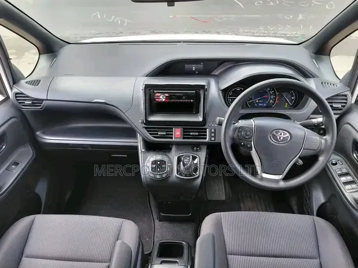 Toyota Noah 2019 Off white