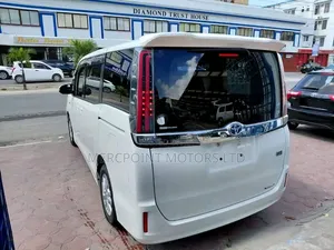 Toyota Noah 2019 Off white
