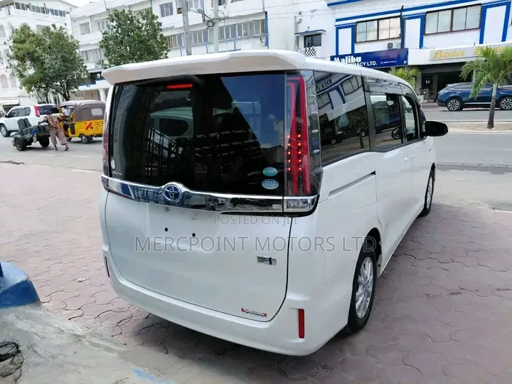 Toyota Noah 2019 Off white