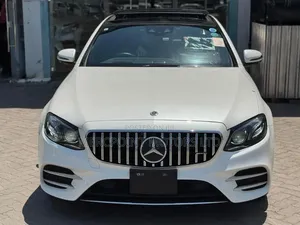 Mercedes-Benz E200 2019 Off white