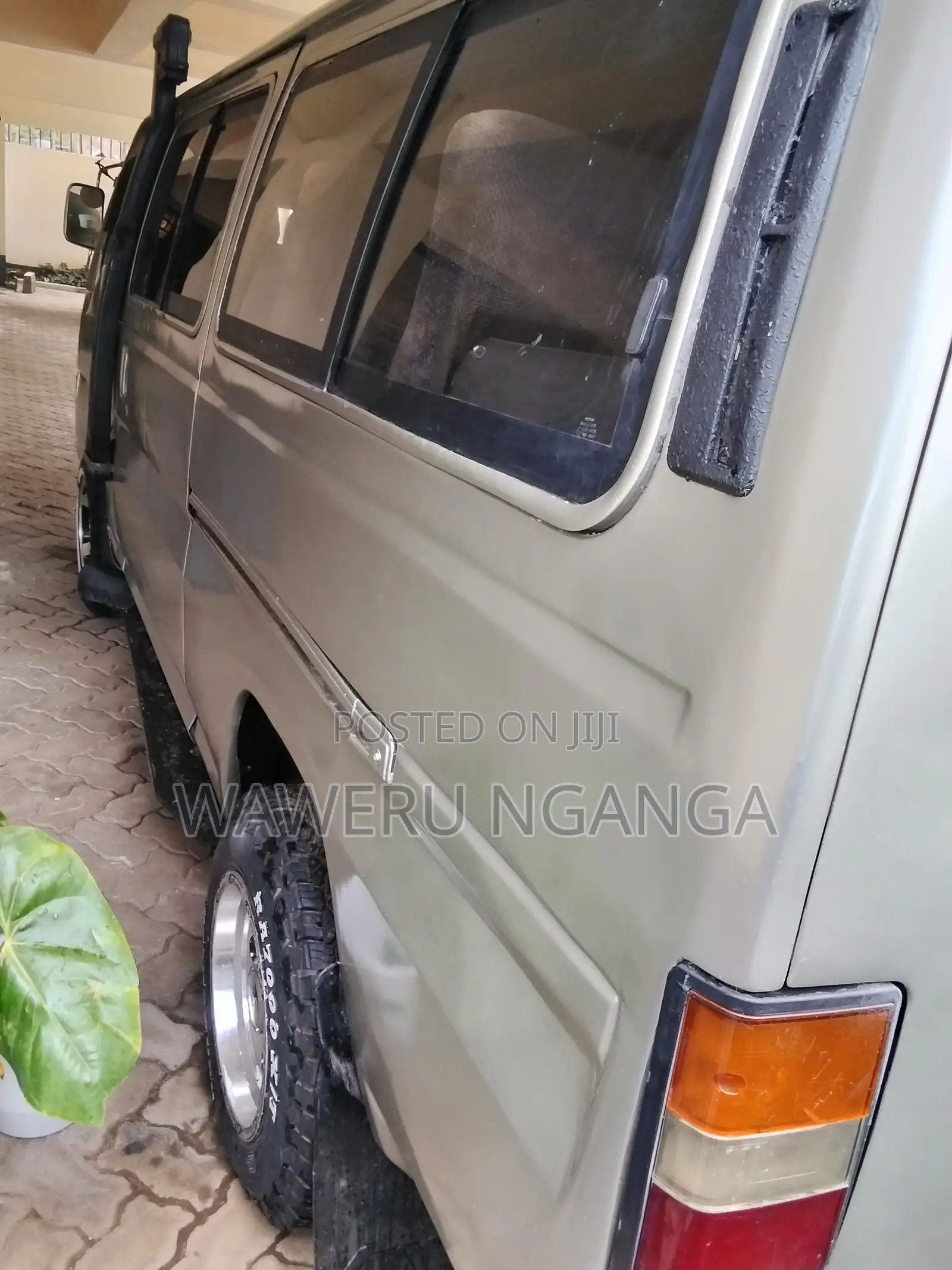 Nissan Caravan (Urvan) 1997 Grey