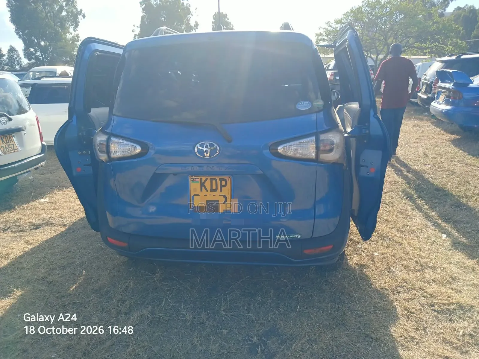 Toyota Sienta 2016 Blue