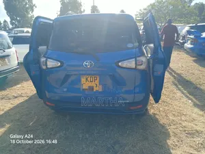 Toyota Sienta 2016 Blue
