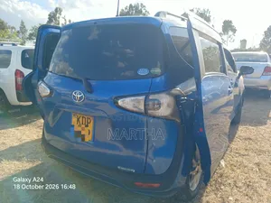 Toyota Sienta 2016 Blue