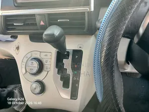 Toyota Sienta 2016 Blue