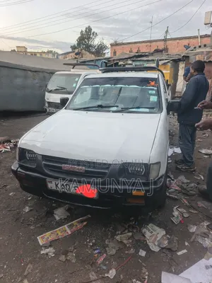 Isuzu Tougher 2003 White