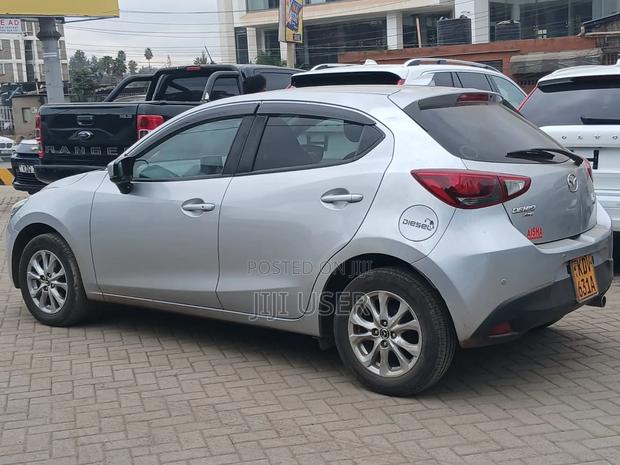 Mazda Demio 2019 Gray - thumbnail 4