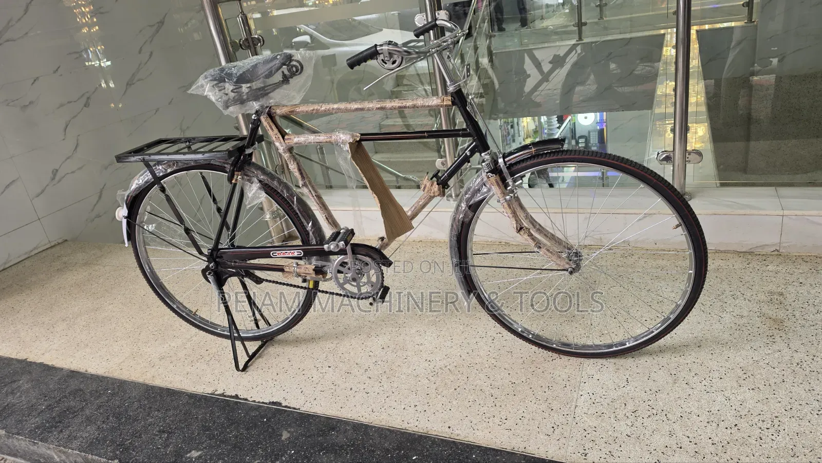Raja 28" Traditional Adult Bicycle/Black Mamba