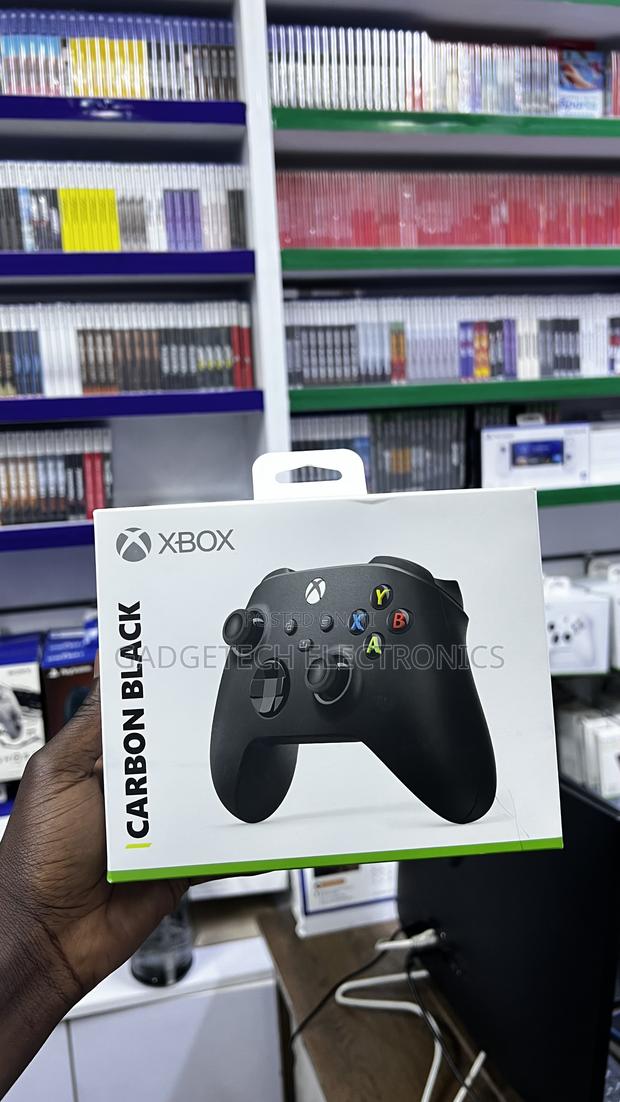Xbox Series Controller - thumbnail 3