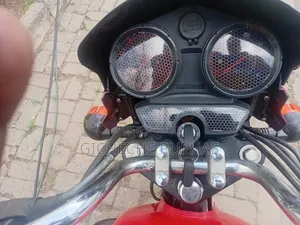 Bajaj Boxer 125 2025 Red