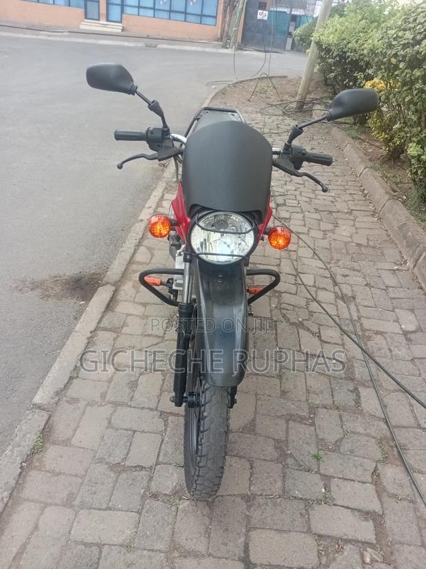 Bajaj Boxer 125 2025 Red - thumbnail 5